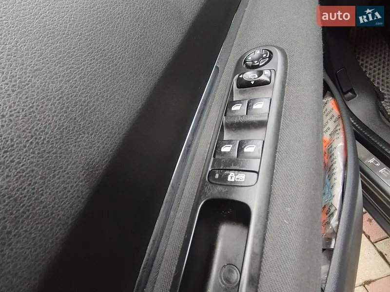 Peugeot 5008 2011 VIN VF30E9HR8BS350031 фото оголошення 6 з 51