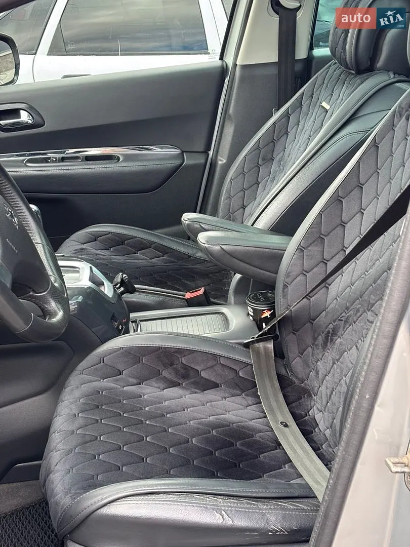 2011 Peugeot 5008 - мініатюра 18