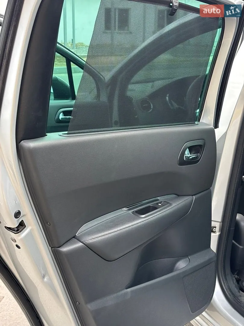 2011 Peugeot 5008 - мініатюра 22