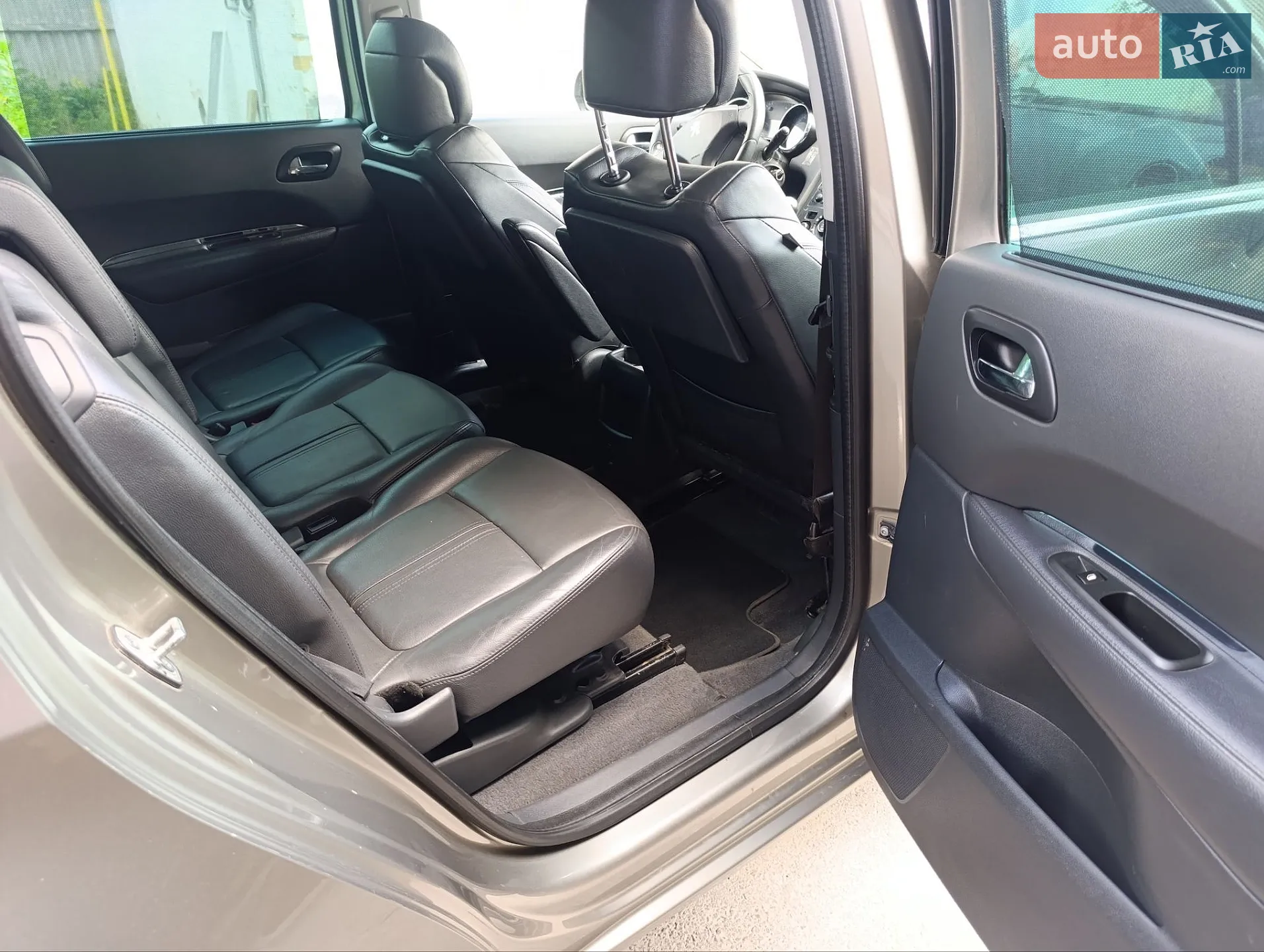 2010 Peugeot 5008 - мініатюра 11