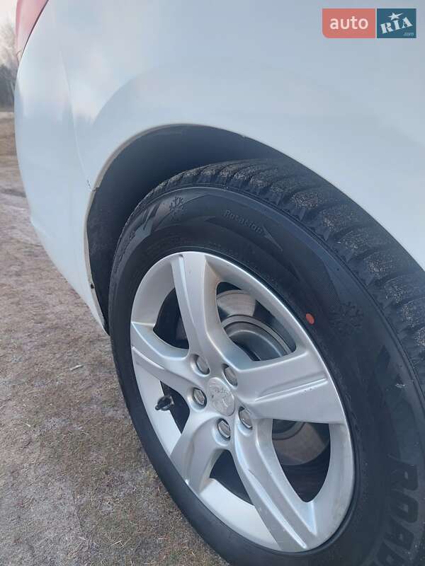 Седан Peugeot 508 2011 в Макарові