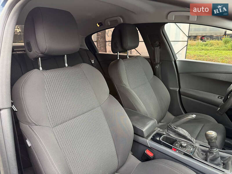 Седан Peugeot 508 2014 в Стрию