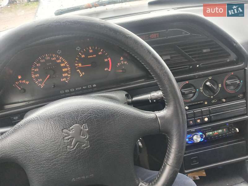 Седан Peugeot 605 1991 в Южноукраїнську