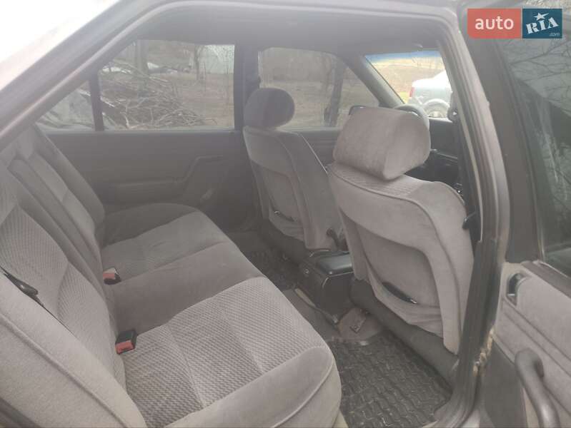 Седан Peugeot 605 1993 в Радивиліві