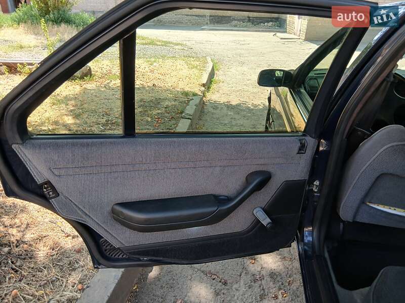 Седан Peugeot 605 1994 в Кривому Розі