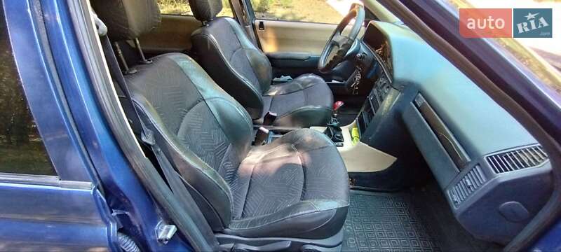 Седан Peugeot 605 1990 в Славуті