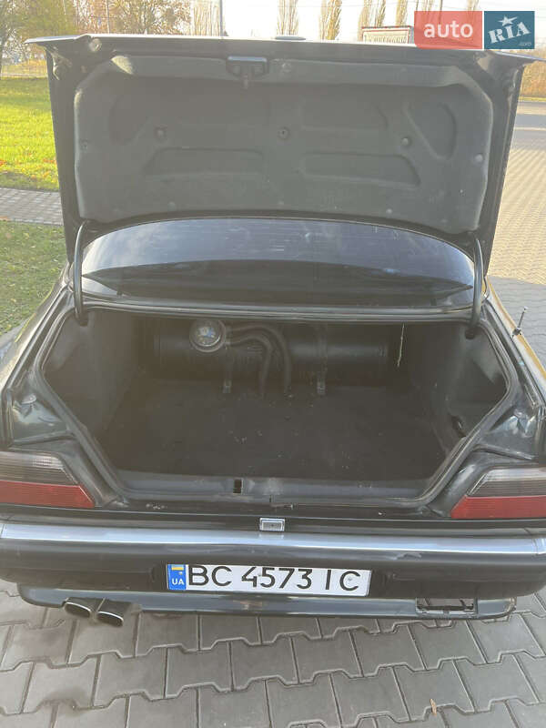 Седан Peugeot 605 1996 в Млиніві