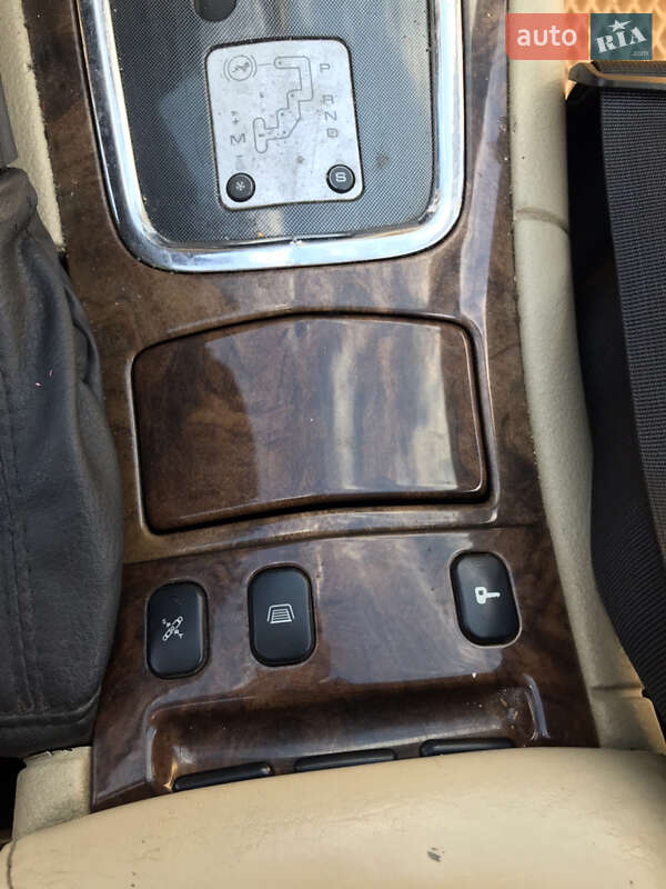 Седан Peugeot 607 2002 в Отинії
