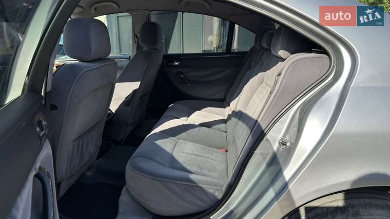 Седан Peugeot 607 2001 в Павлограді