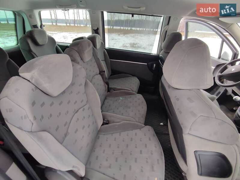 Мінівен Peugeot 807 2005 в Гнівані