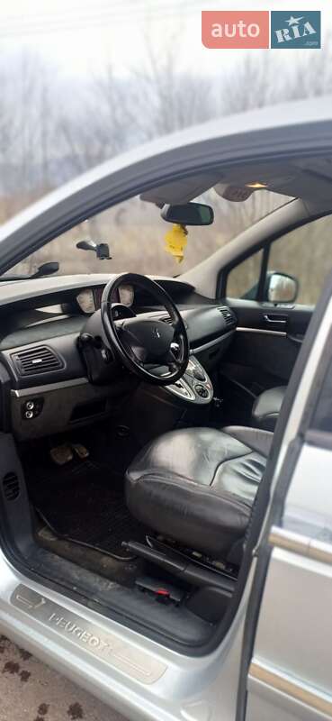 Минивэн Peugeot 807 2009 в Долине