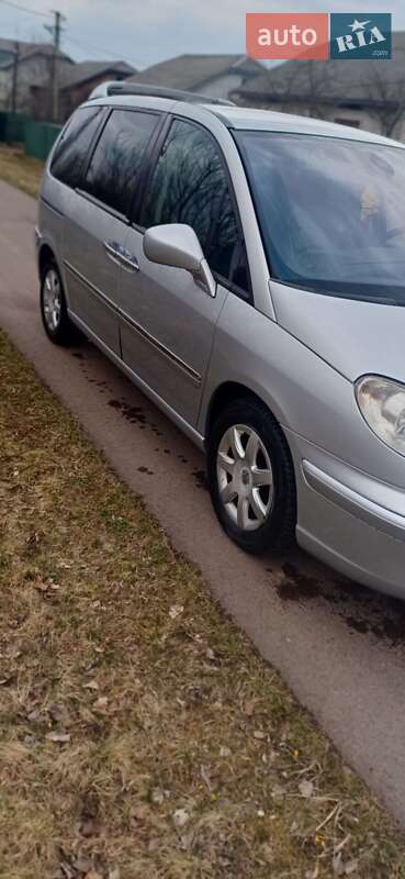 Минивэн Peugeot 807 2009 в Долине
