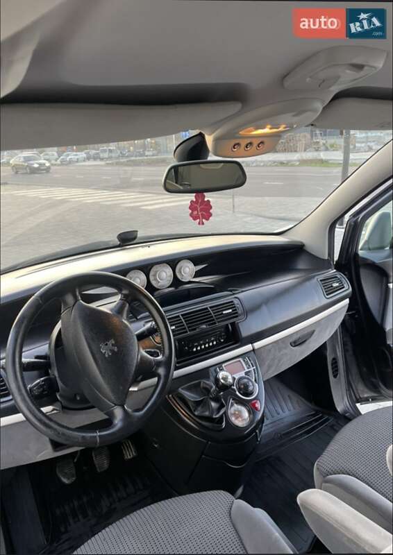Мінівен Peugeot 807 2009 в Нововолинську