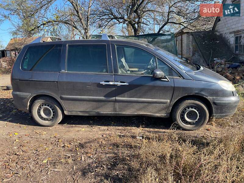 Минивэн Peugeot 807 2004 в Новониколаевке