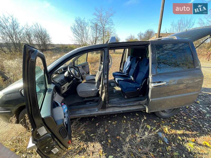 Минивэн Peugeot 807 2004 в Новониколаевке