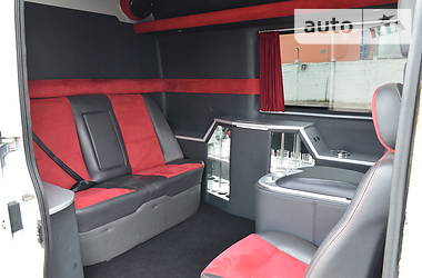 Вантажопасажирський фургон Peugeot Boxer 2011 в 