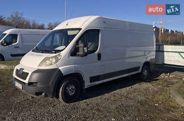 Вантажний фургон Peugeot Boxer 2013 в Львові