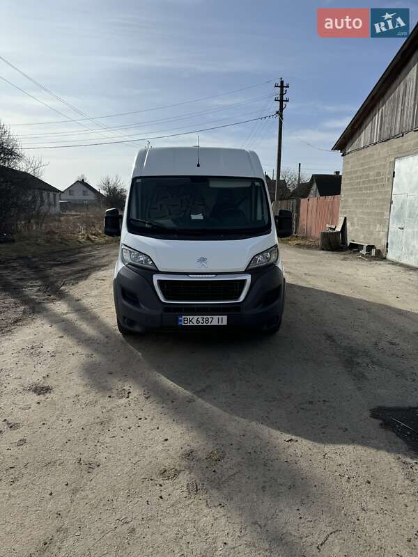 Вантажний фургон Peugeot Boxer 2014 в Костопілі