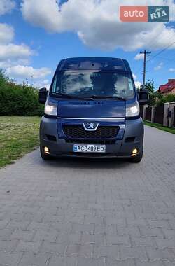 Вантажний фургон Peugeot Boxer 2012 в Мостиській