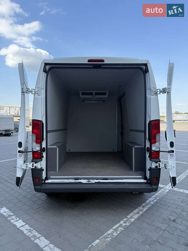 Вантажний фургон Peugeot Boxer 2017 в Чернівцях