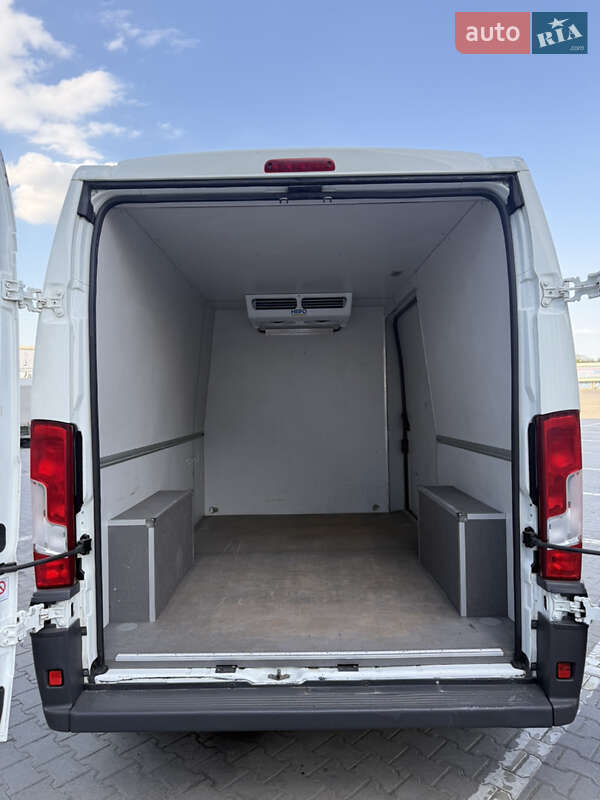 Вантажний фургон Peugeot Boxer 2017 в Чернівцях