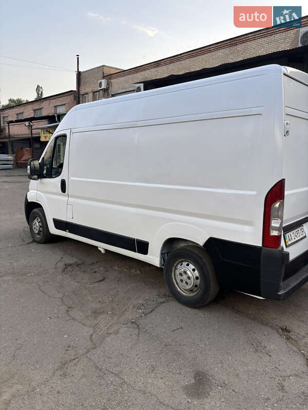 Вантажний фургон Peugeot Boxer 2011 в Києві