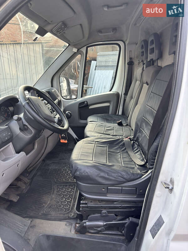Вантажний фургон Peugeot Boxer 2011 в Києві