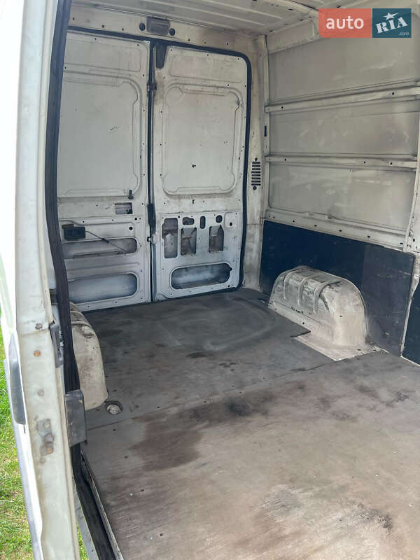 Вантажний фургон Peugeot Boxer 2005 в Яворові