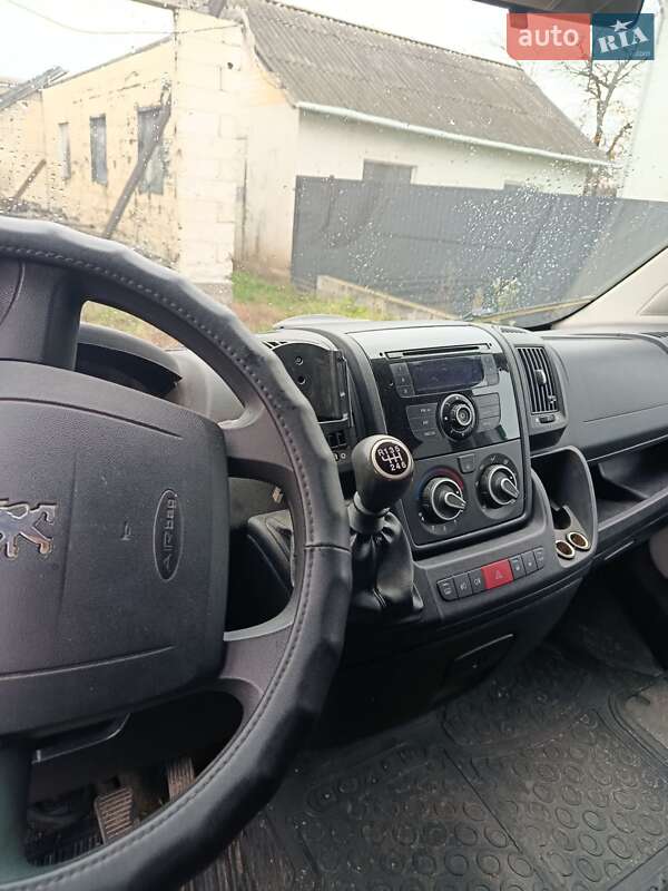 Микроавтобус Peugeot Boxer 2012 в Черновцах