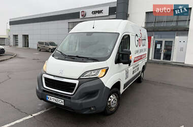 Вантажний фургон Peugeot Boxer 2016 в Києві