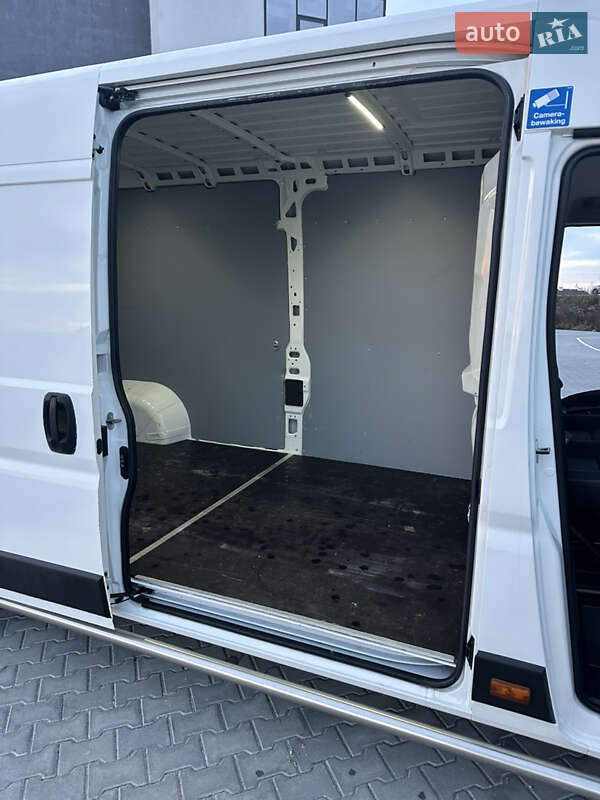 Вантажний фургон Peugeot Boxer 2020 в Львові