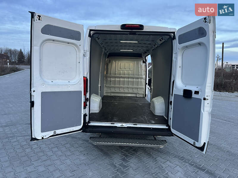 Вантажний фургон Peugeot Boxer 2020 в Львові