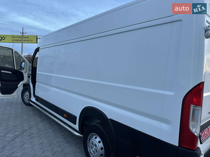 Вантажний фургон Peugeot Boxer 2020 в Львові