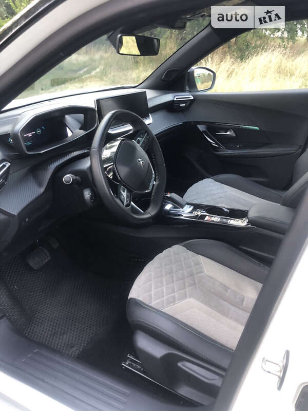 Внедорожник / Кроссовер Peugeot e-2008 2020 в Киеве