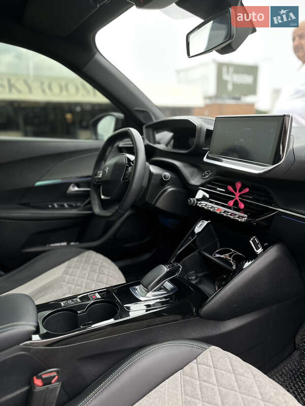 Позашляховик / Кросовер Peugeot e-2008 2020 в Умані
