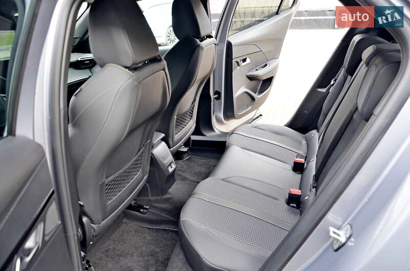 Позашляховик / Кросовер Peugeot e-2008 2023 в Івано-Франківську