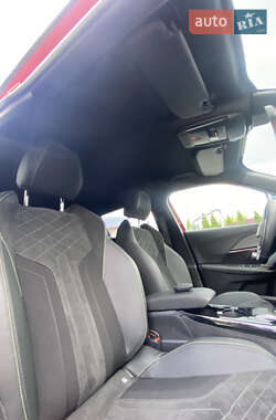 Позашляховик / Кросовер Peugeot e-2008 2024 в 