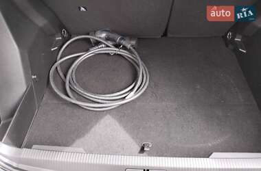 Позашляховик / Кросовер Peugeot e-2008 2022 в 