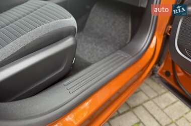 Позашляховик / Кросовер Peugeot e-2008 2021 в 