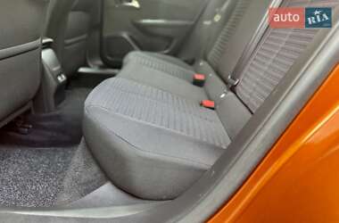 Позашляховик / Кросовер Peugeot e-2008 2021 в 