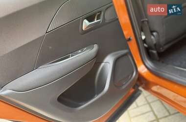 Позашляховик / Кросовер Peugeot e-2008 2021 в 