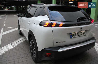 Позашляховик / Кросовер Peugeot e-2008 2020 в 