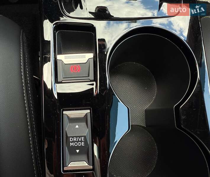 Внедорожник / Кроссовер Peugeot e-2008 2021 в Киеве