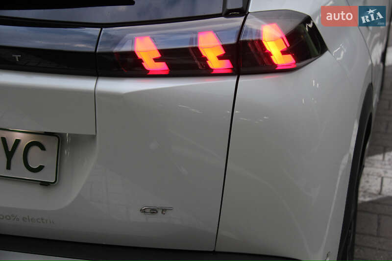 Внедорожник / Кроссовер Peugeot e-2008 2020 в Киеве