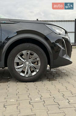 Внедорожник / Кроссовер Peugeot e-2008 2022 в 