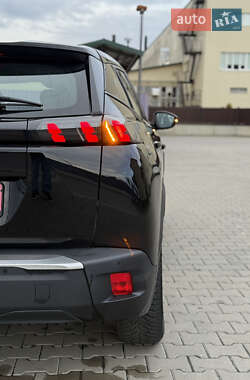 Внедорожник / Кроссовер Peugeot e-2008 2022 в 