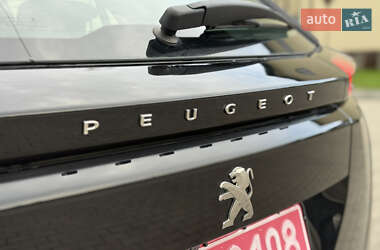 Внедорожник / Кроссовер Peugeot e-2008 2022 в 