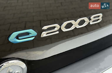 Внедорожник / Кроссовер Peugeot e-2008 2022 в 