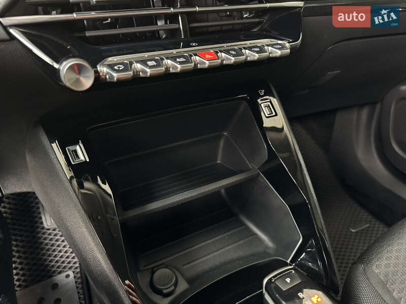 Внедорожник / Кроссовер Peugeot e-2008 2020 в Чернигове