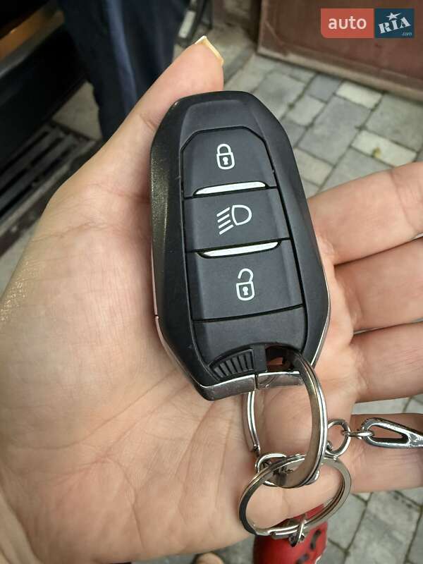 Внедорожник / Кроссовер Peugeot e-2008 2020 в Самборе